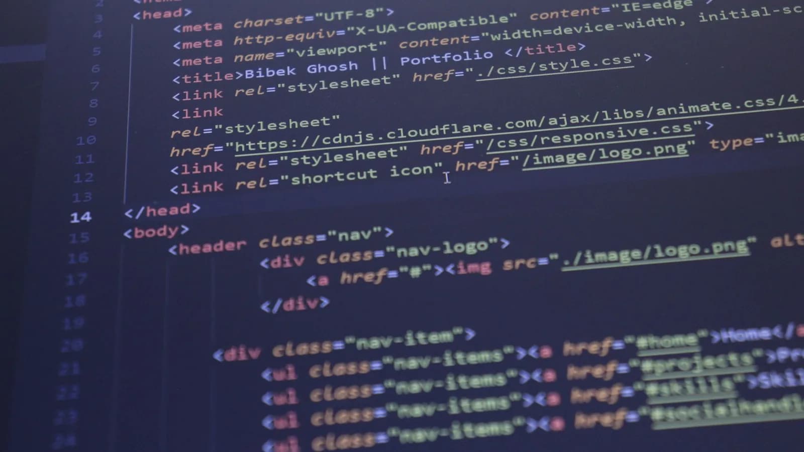 Código HTML y CSS en una pantalla